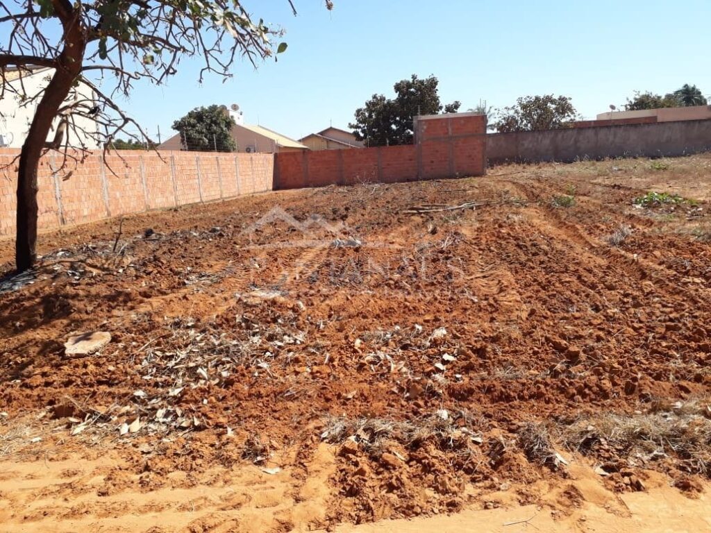 Terreno à venda no bairro Sagrada Família