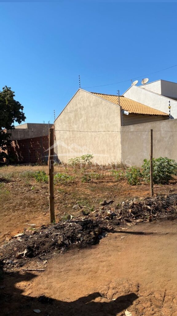 Terreno à venda no bairro Sagrada Família