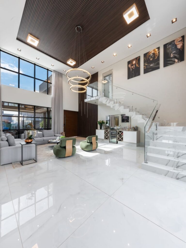 Magnífico sobrado completamente mobiliado à venda no condomínio Royal Boulevard