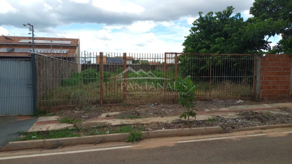 Terreno à venda no bairro Sagrada Família