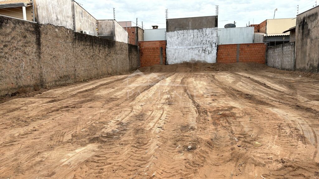 Terreno à venda no Parque das Rosas