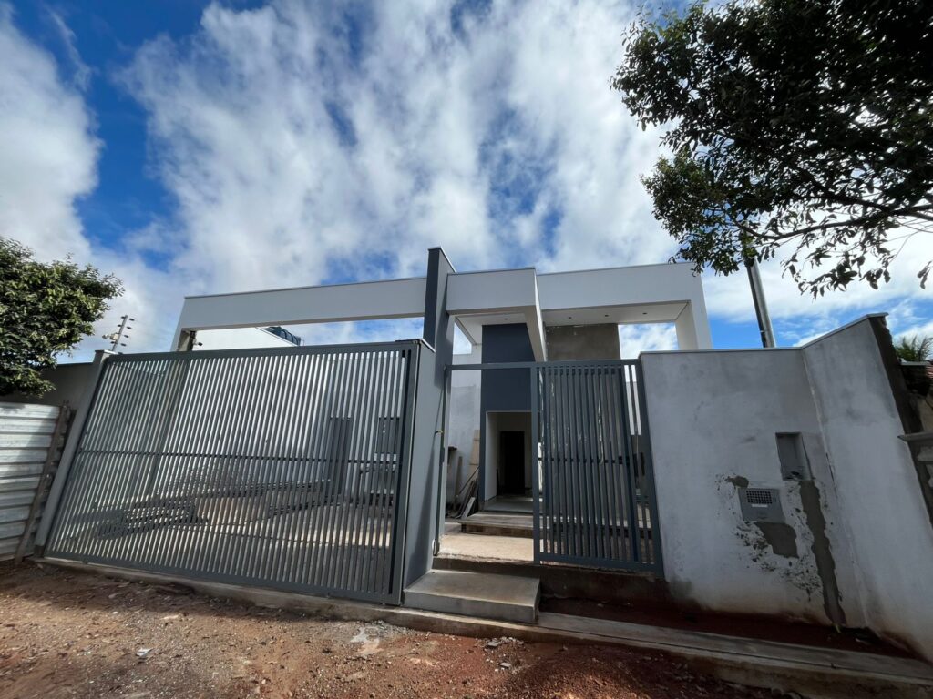 Linda casa em construção à venda no Jardim Rivera