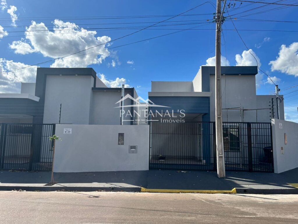 Duas casas disponíveis para venda na Vila Planalto