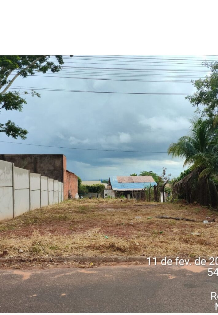 Lote disponível para venda na Vila Adriana