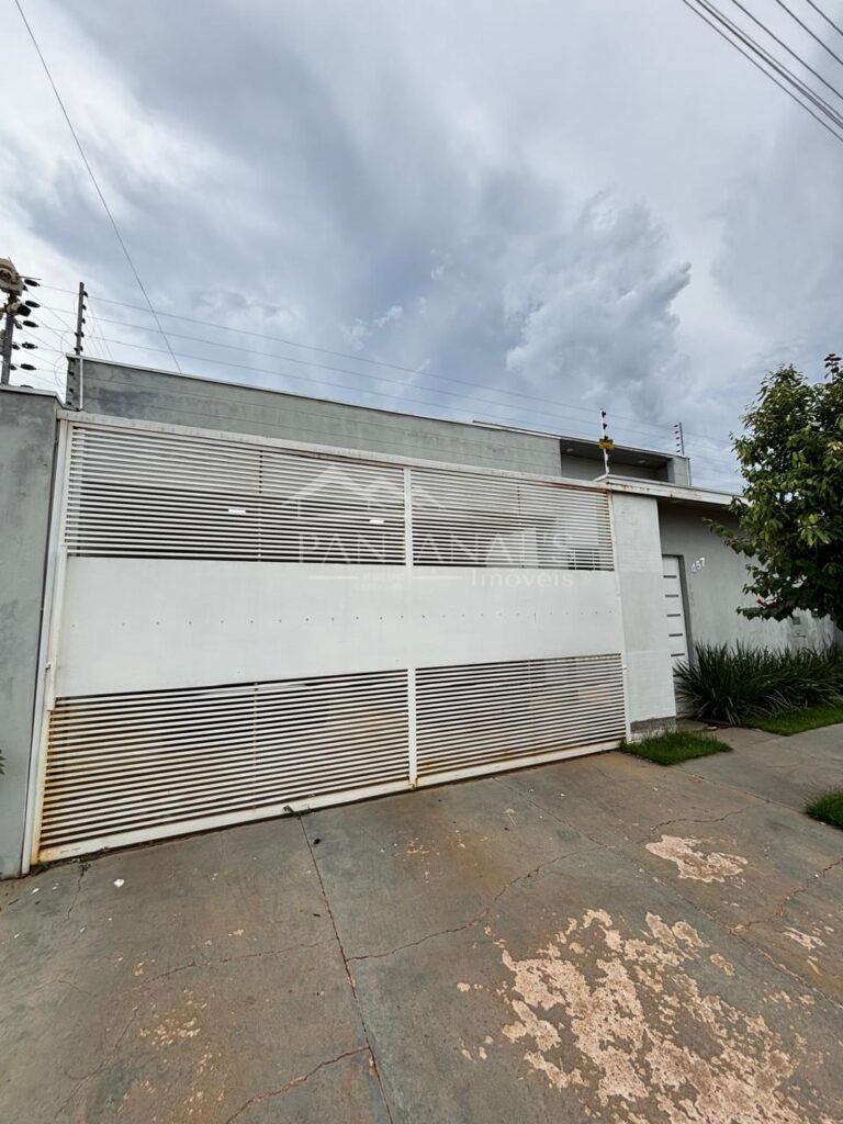 Casa no Parque das Laranjeiras disponível para venda