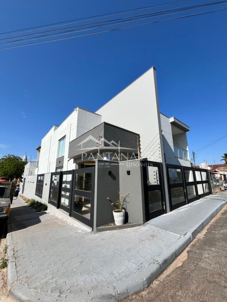 Casa de Alto Padrão à Venda em Guiratinga