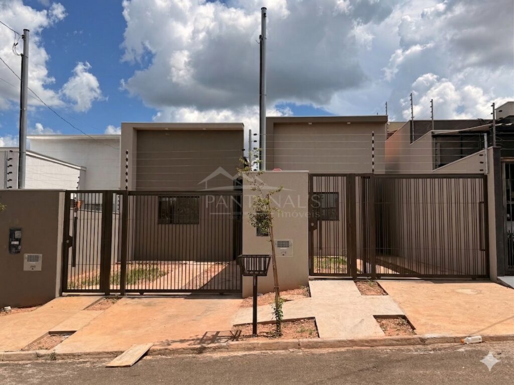 Duas casas novas à venda: Loteamento Maria Tereza