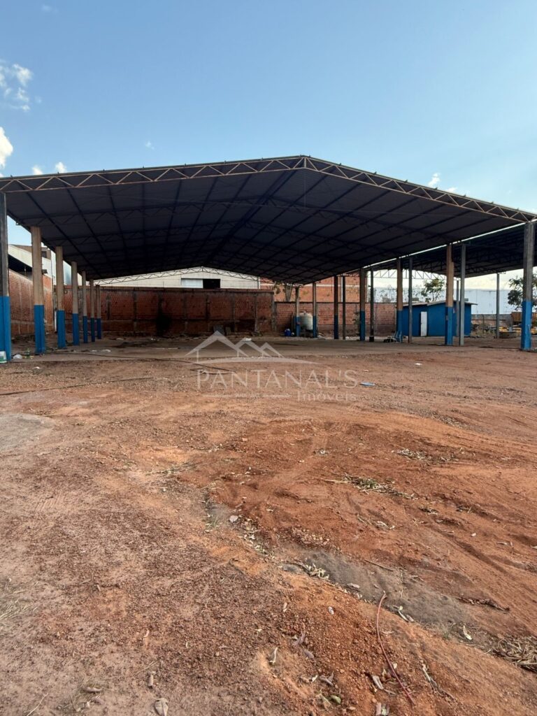 Barracão no Distrito Industrial disponível para venda e locação