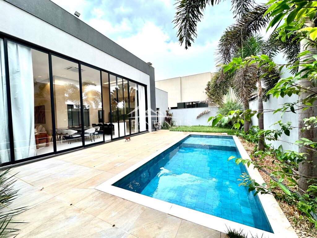 Casa Térrea Diferenciada no Condomínio Royal Boulevard