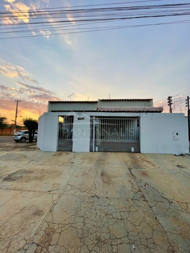 Casa de Esquina à Venda – Vila Operária