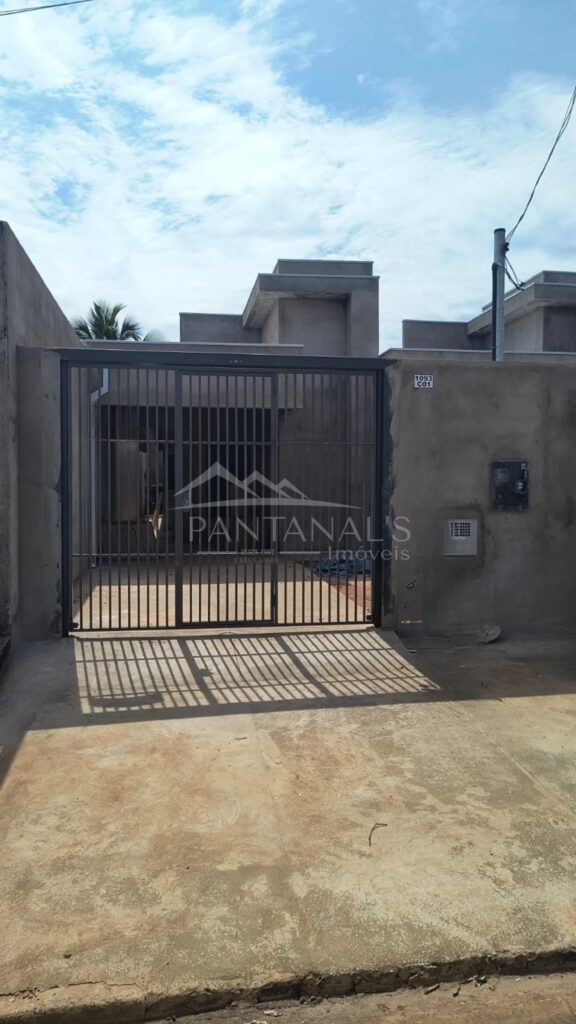 Duas casas disponíveis para venda no bairro Jardim Iguaçu