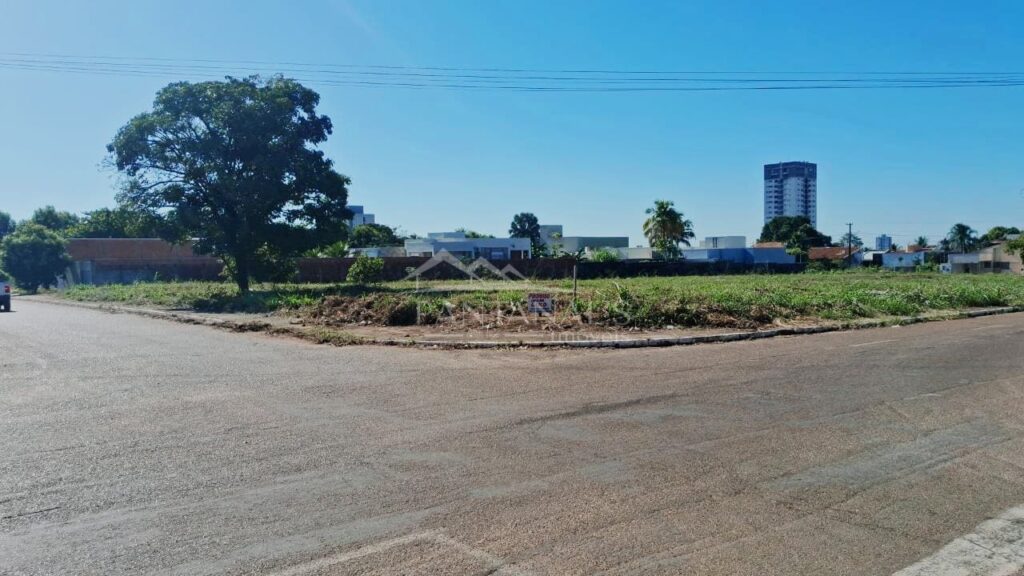 Aluga-se terreno no Jardim Monte Líbano