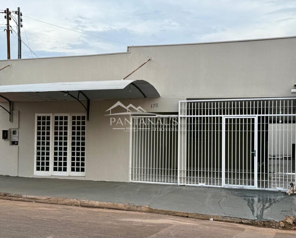 Casa à venda com salão comercial no bairro São Sebastião
