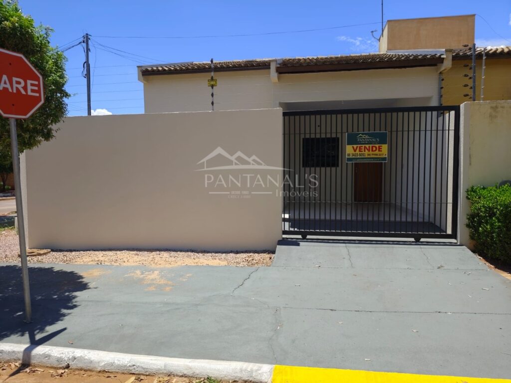 Casa de esquina disponível para venda no Jardim Adriana