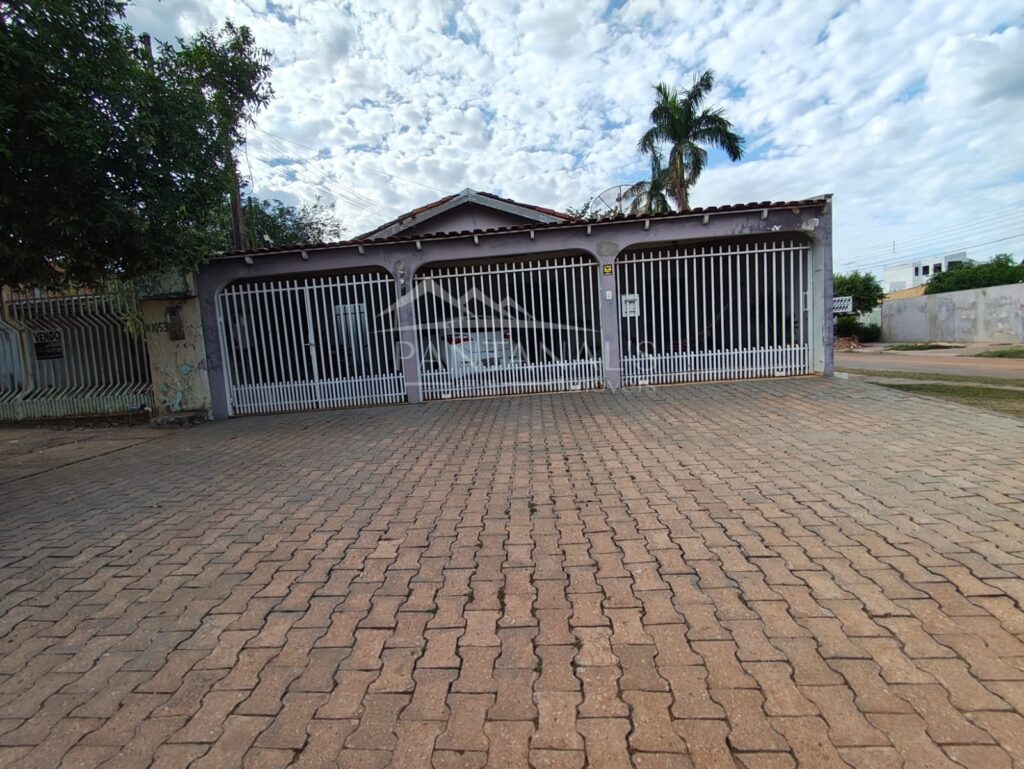 Casa à venda no bairro Santa Cruz