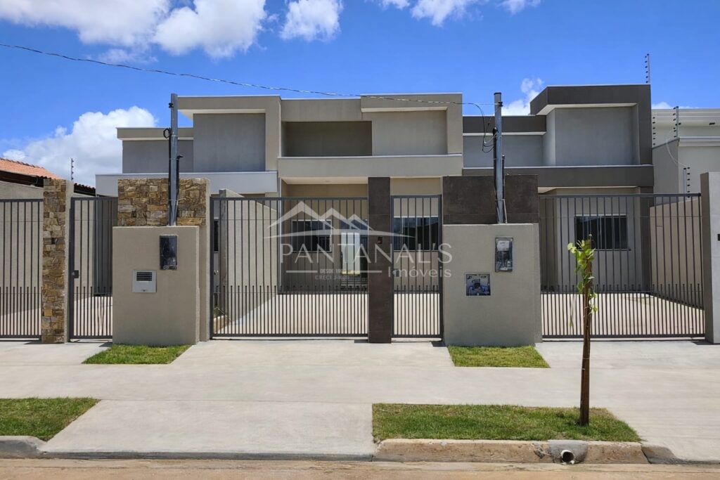 03 Casas disponiveis para venda no Bairro Sagrada Familia