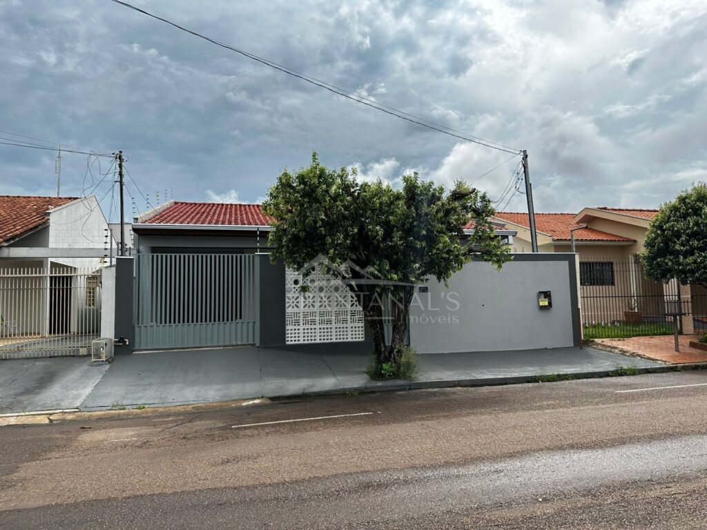 Aluga-se excelente casa no bairro Coophacem