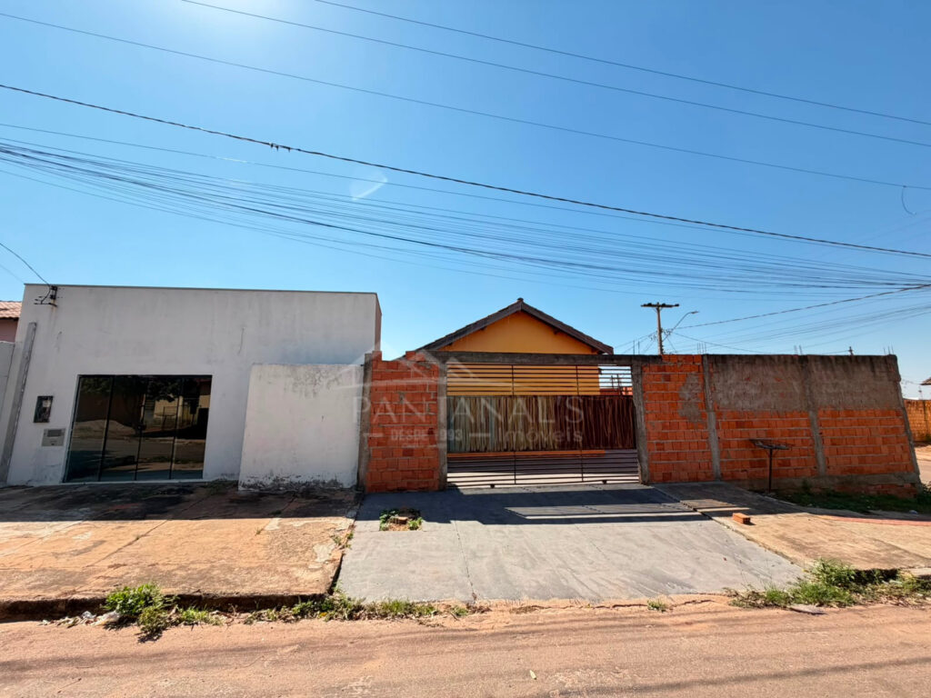 Casa de esquina com ponto comercial Maria Tereza