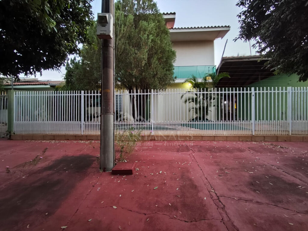 Sobrado a Venda na Cidade Salmen